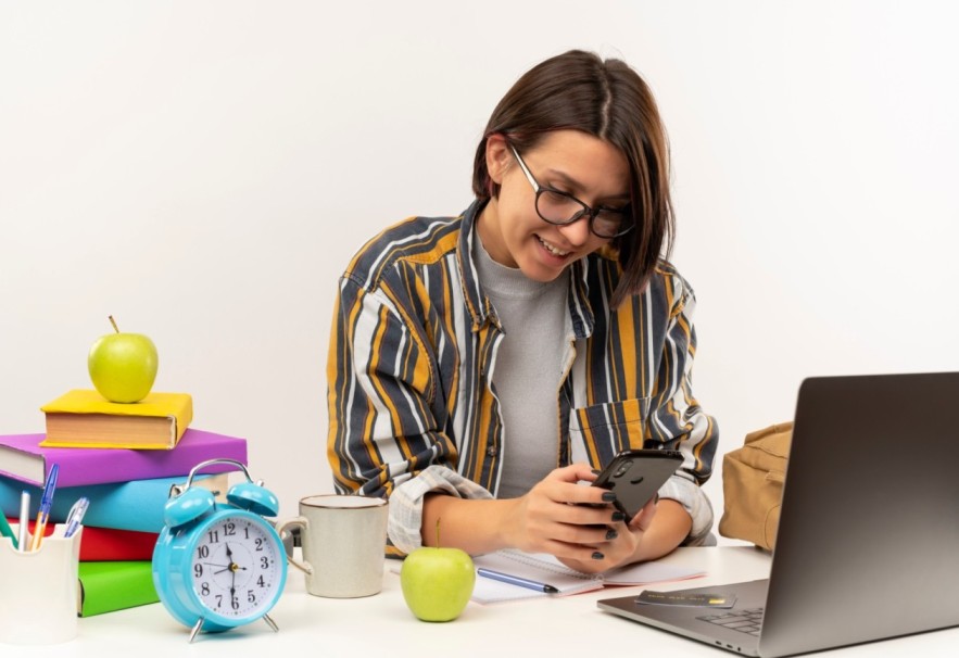 Daily Habits That Keep Online Students on Track